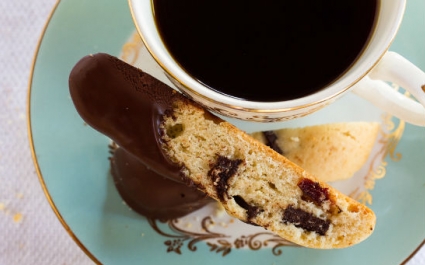 Печенье бискотти с клюквой в шоколадной глазури