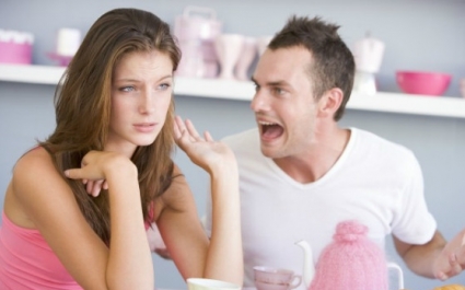Муж постоянно оскорбляет и унижает: что делать?