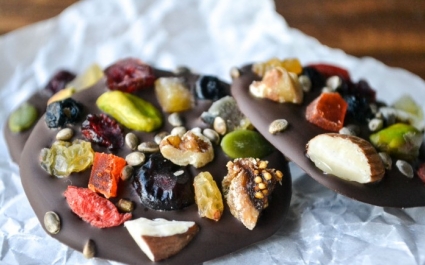 Сухофрукты и орехи в шоколаде в домашних условиях