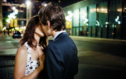 Почему нельзя целоваться с парнем в губы: причины на все случаи