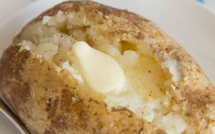 Как запечь картофель в микроволновке: рецепт с фото