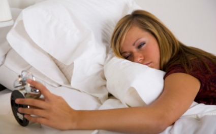 Почему болит голова после сна: причины