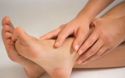Почему гудят ноги: причины и лечение