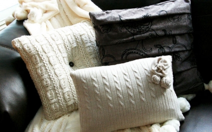 Стильная подушка из старого свитера: урок