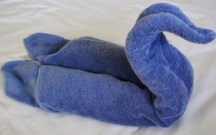 Как сделать красивого лебедя из полотенца быстро и просто