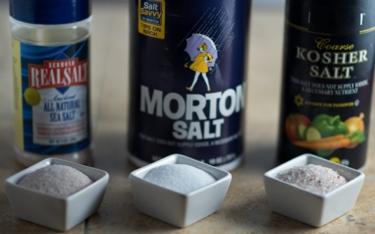 Чем отличается соль: поваренная, морская и гималайская?