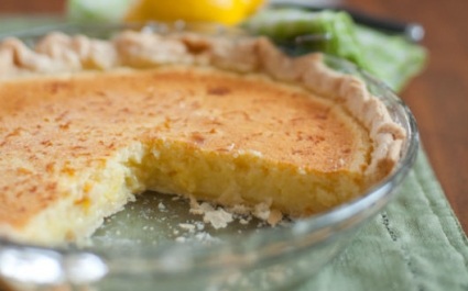 Песочный лимонный пирог с нежным кремом: рецепт