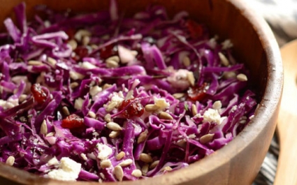 Салат с капустой и клюквой сушеной: рецепт с фото