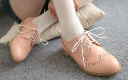 С чем носить женские туфли оксфорды: фото стильных образов