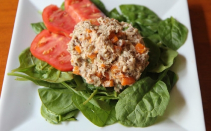 Диетический салат с тунцом и шпинатом: рецепт