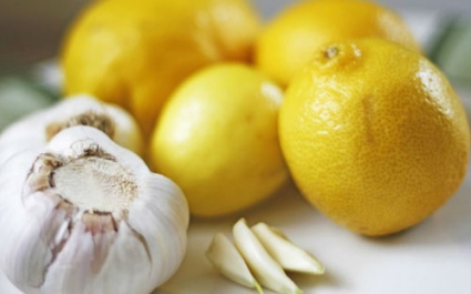 Чеснок, лимон и мед от холестерина: простые рецепты