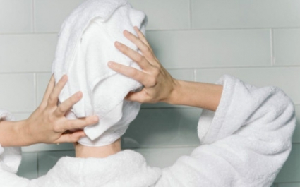 Можно ли мыть голову холодной водой: советы