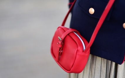 С чем носить красную сумку: стильные советы